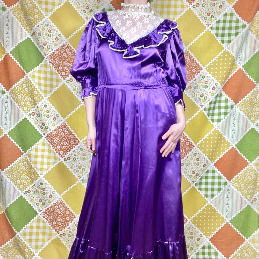Vintage 70s bright purple & white lacy Gunne Sax style maxi dress ✨